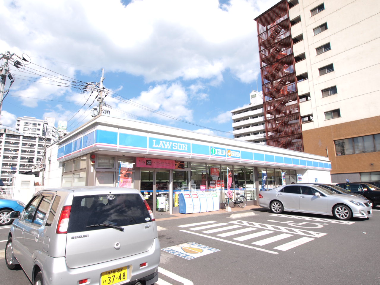 アクシオ三萩野Ⅱ コンビニ
