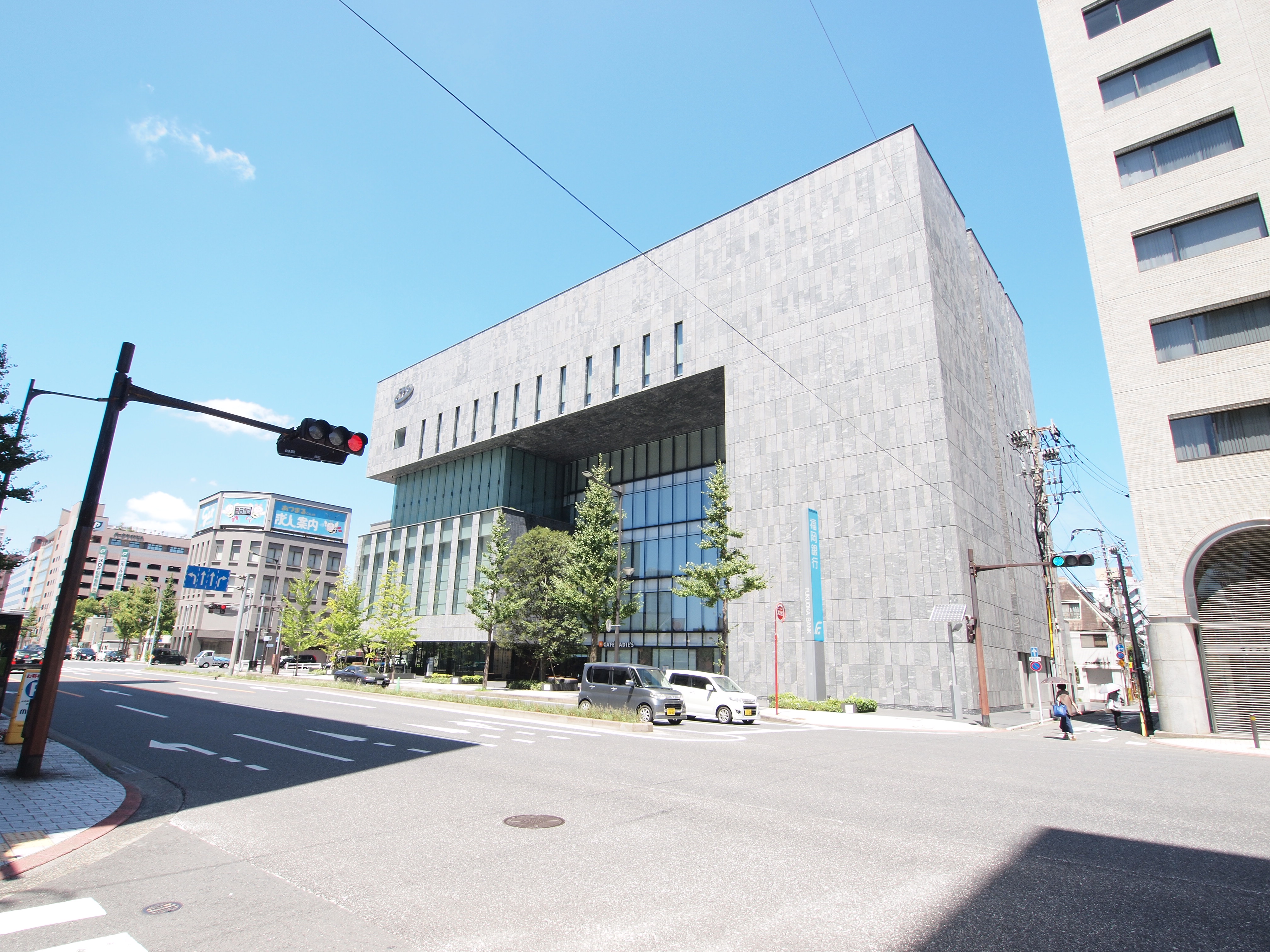 ERIOS COURT 中津口 銀行