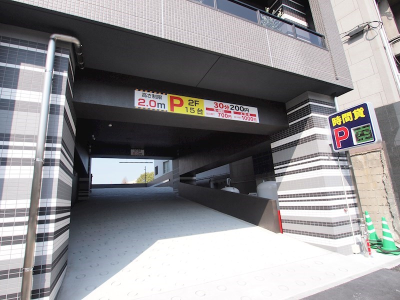 アクシオ北九州 駐車場