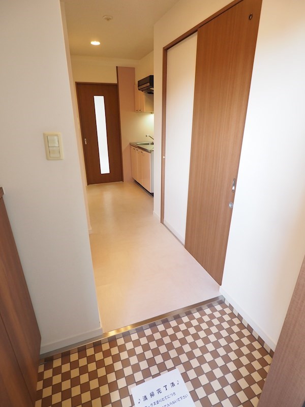 リード室町 玄関