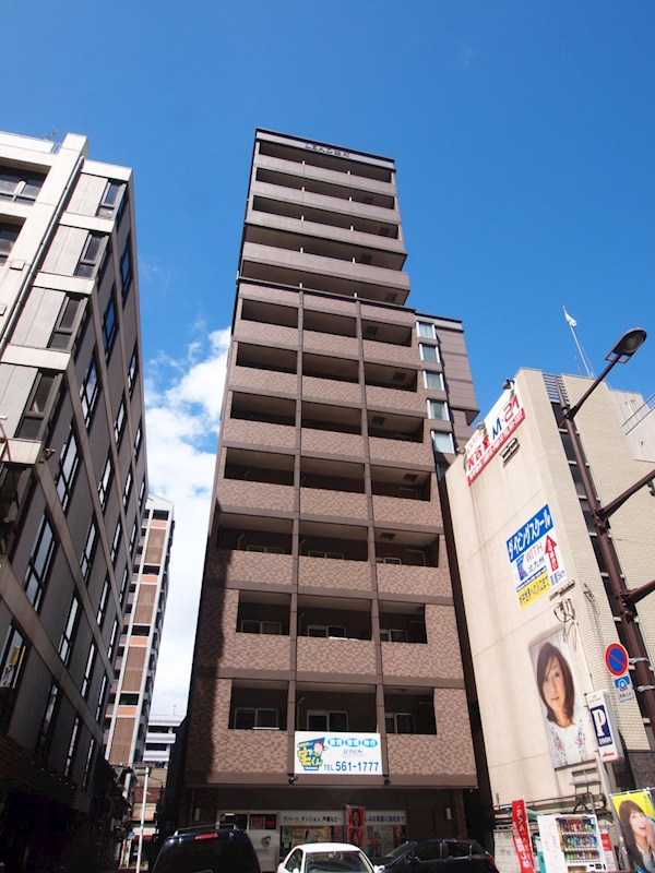 リード室町 外観