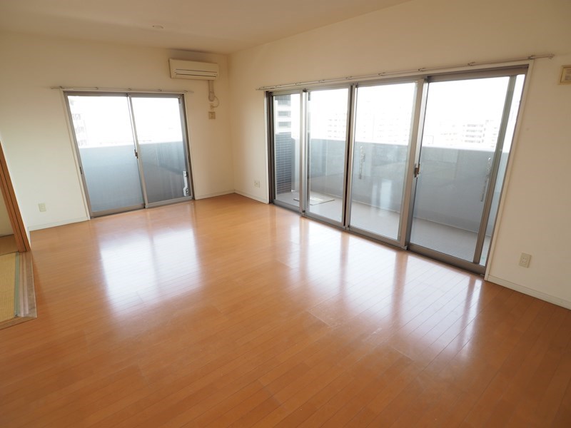 シャトレ大手町N棟 リビング