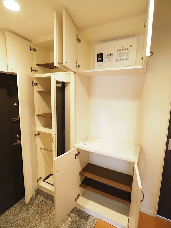 シャトレ大手町N棟 玄関