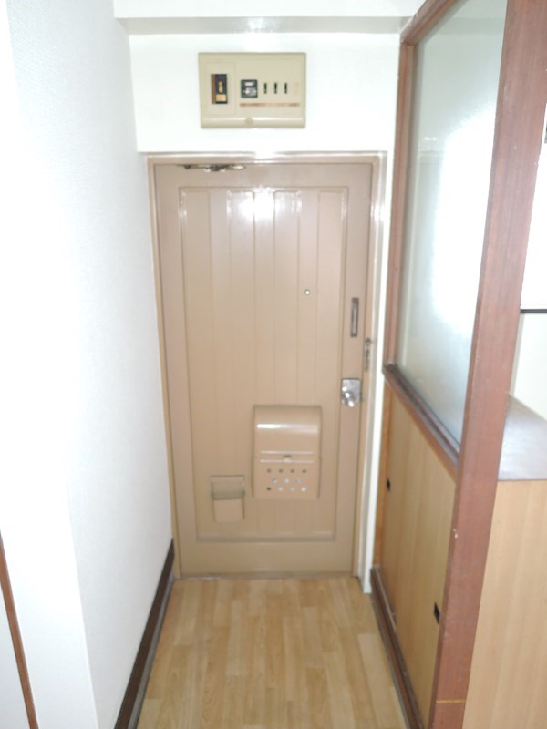 第一白石ビル 玄関