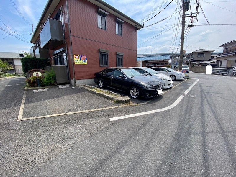 ピースガーデンワカゾノ 駐車場