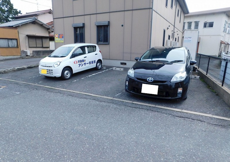 ピースガーデンワカゾノ 駐車場