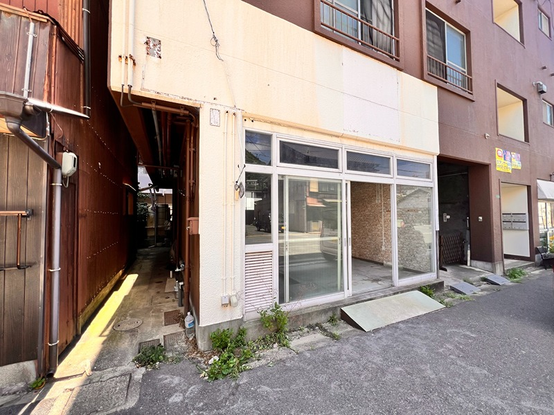 井口ビル 玄関