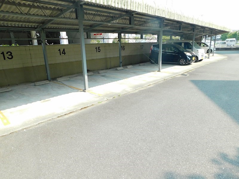 徳力団地133棟 駐車場
