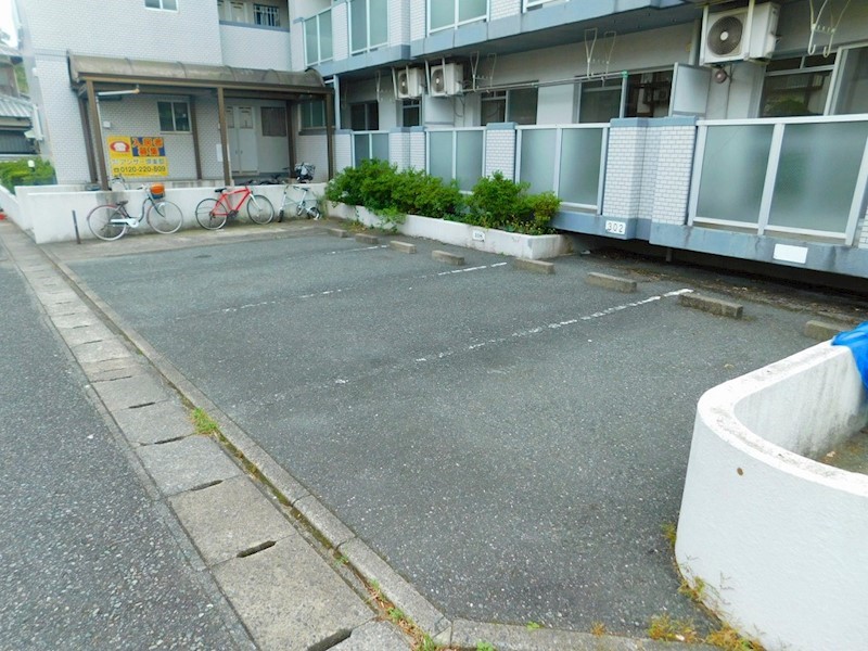 シャトレ松尾 駐車場