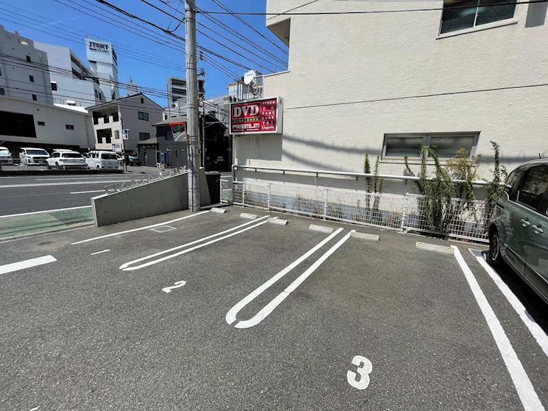 アクシオ片野 駐車場
