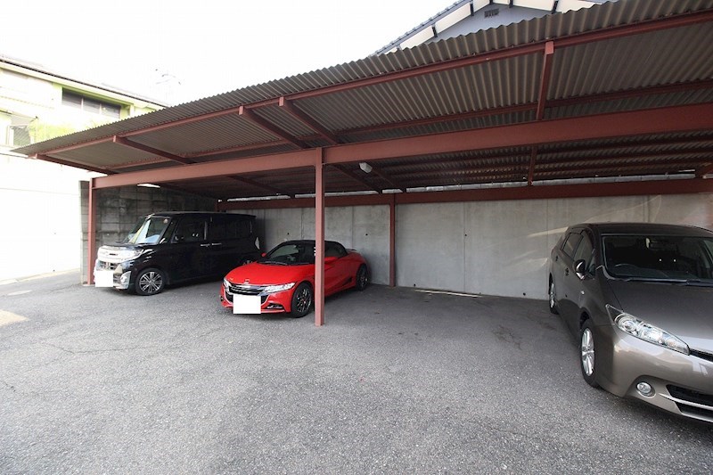 カーサ湯川 駐車場
