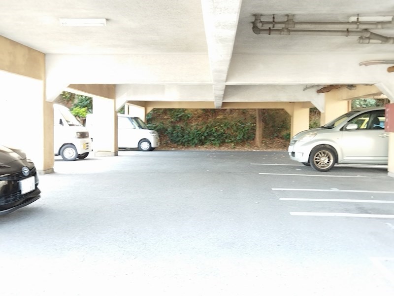 ハイツ下到津 駐車場