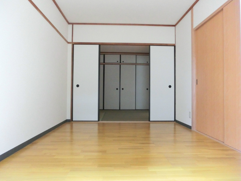 平原マンション ベッドルーム