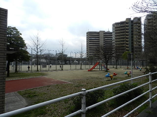 大江アパートA棟 公園