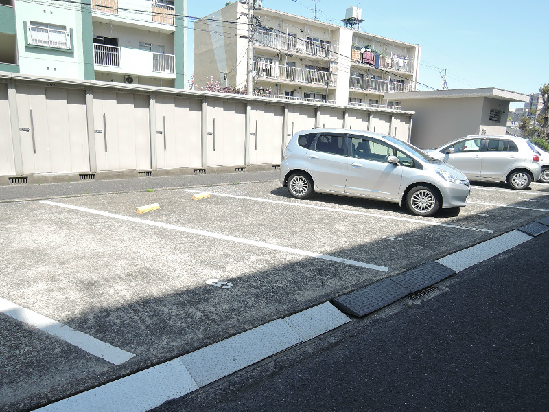 井堀南団地3棟 駐車場