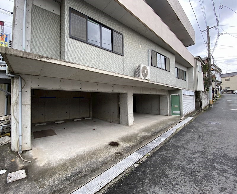 尾倉一丁目テナント　 駐車場