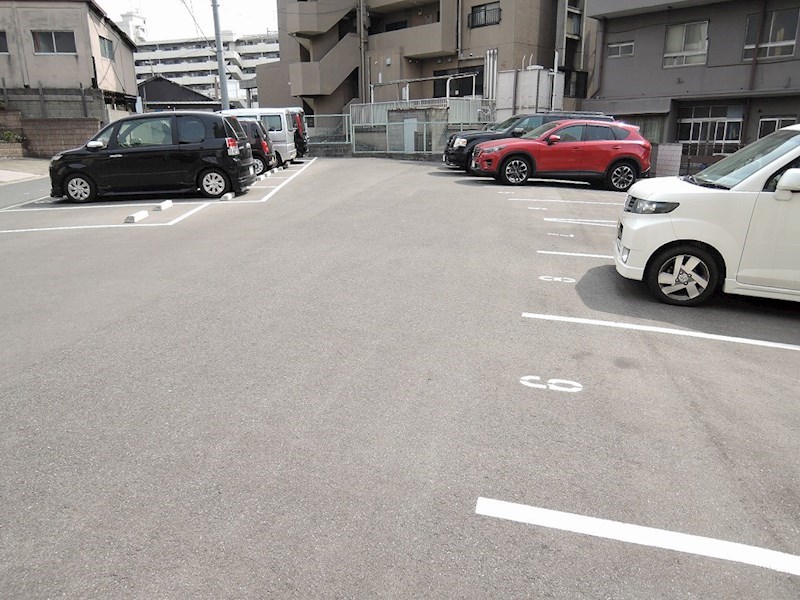 コモグランデ 駐車場