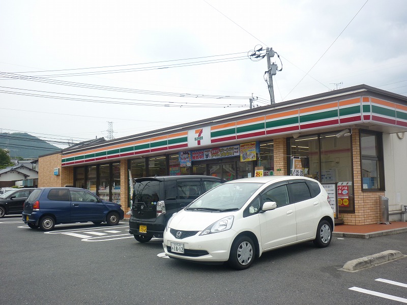 ベルヒルズ黒崎インター コンビニ