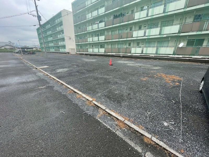 ヴィラナリー中間Ⅰ4号棟 駐車場