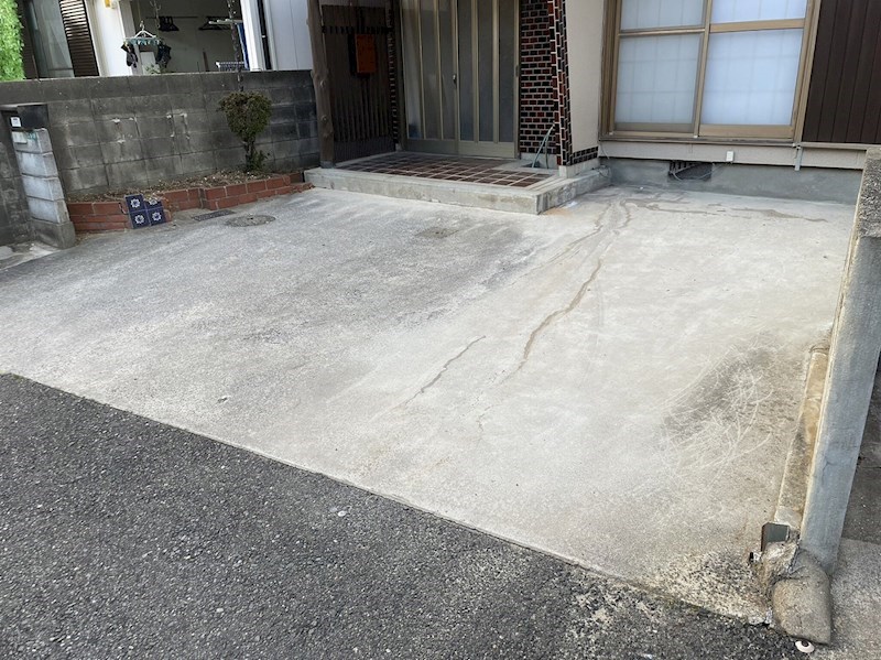 葛原東二丁目5番貸家 駐車場