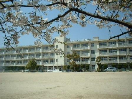大平三丁目5番貸家 小学校