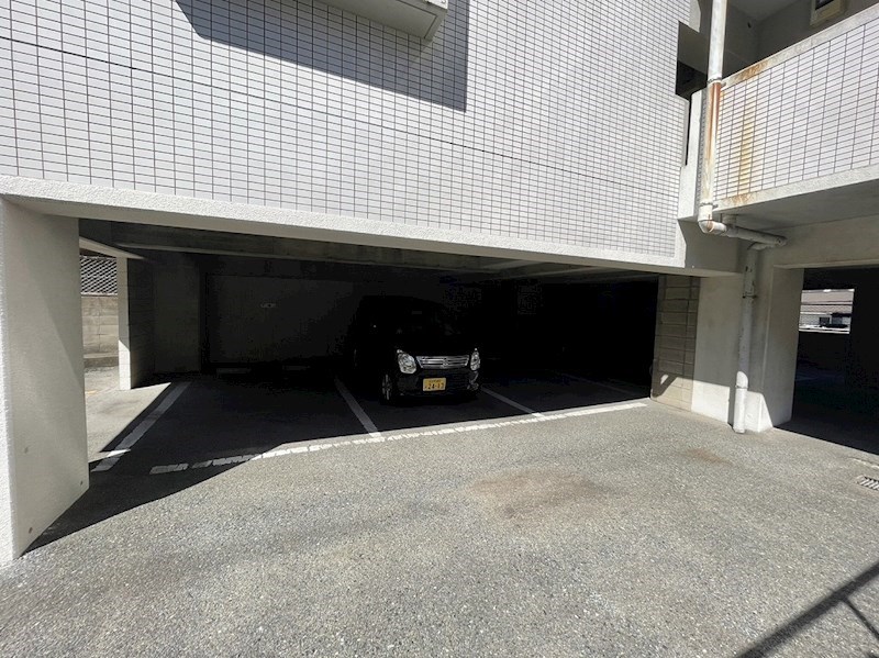 ホワイトパレス門司港 駐車場