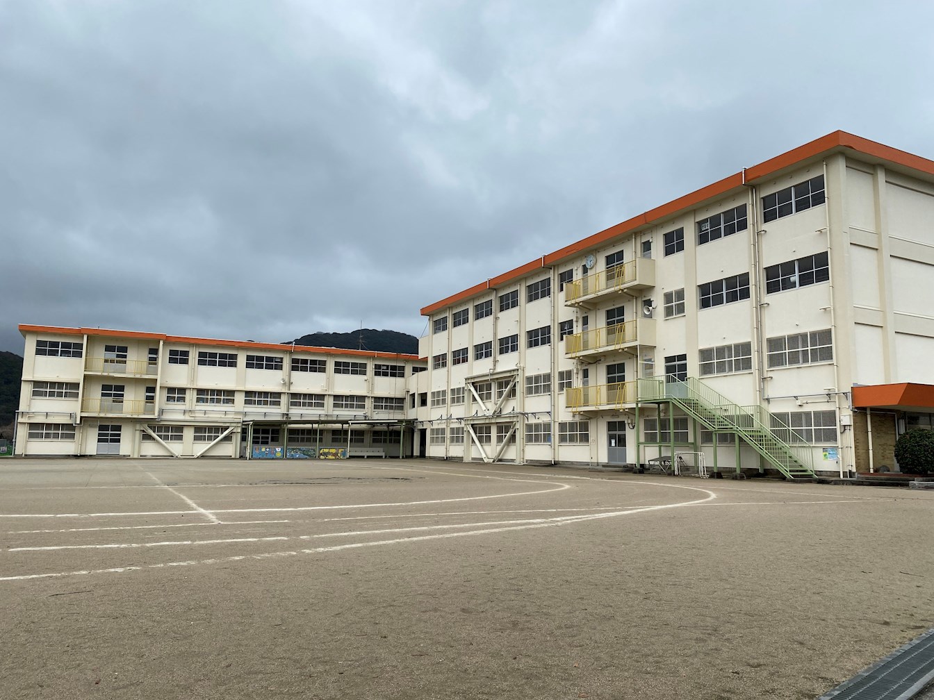 徳吉西一丁目14番24号貸家 小学校