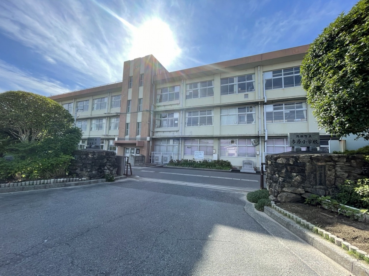 与原二丁目貸店舗 中学校