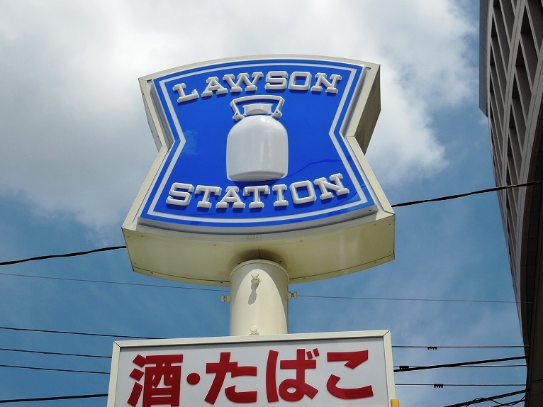 アクシオ三萩野Ⅱ コンビニ