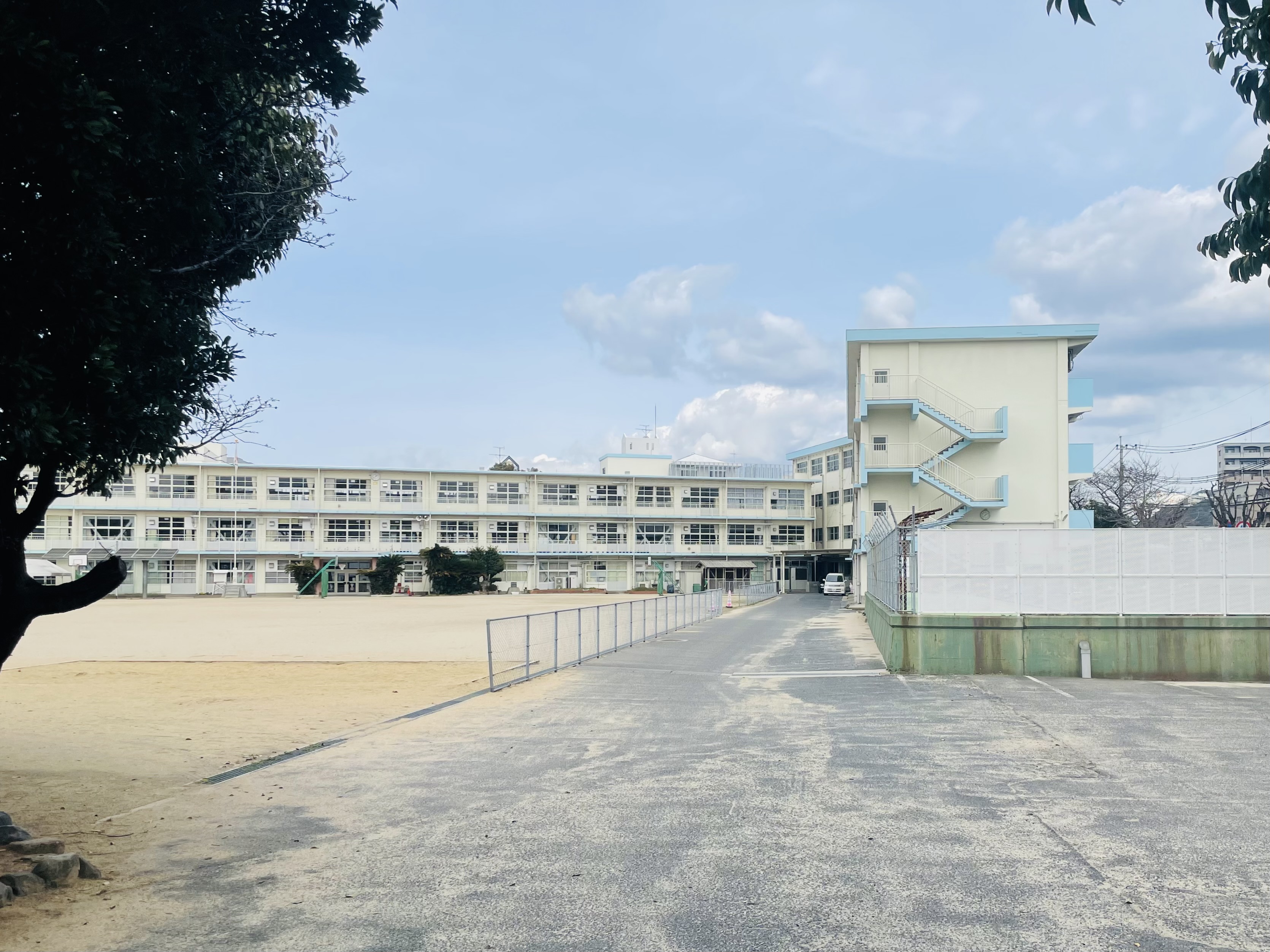 アクシオ三萩野Ⅱ 小学校