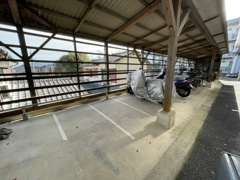 本田マンション 駐車場