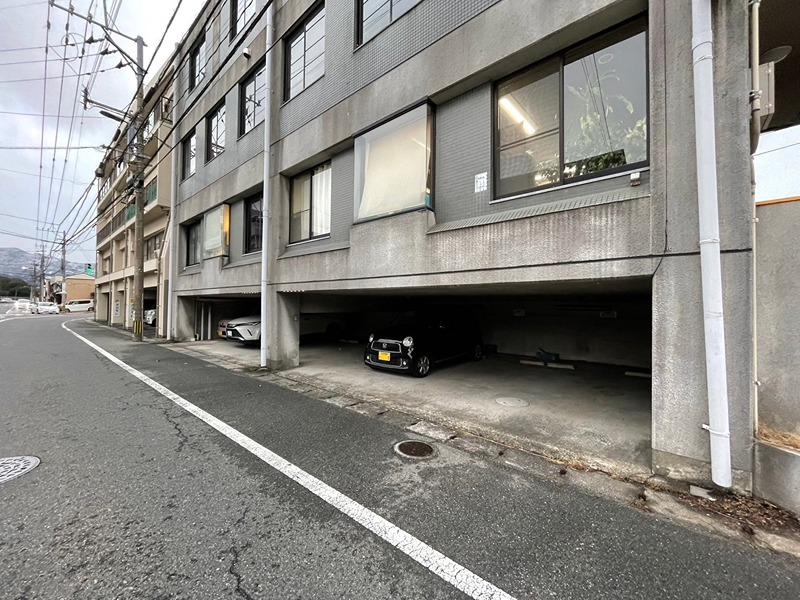 久建ビル 駐車場