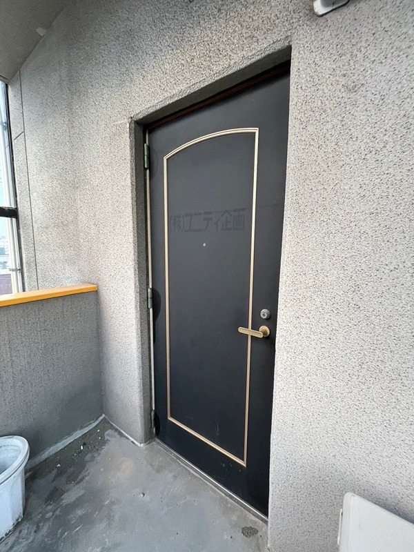 久建ビル 玄関