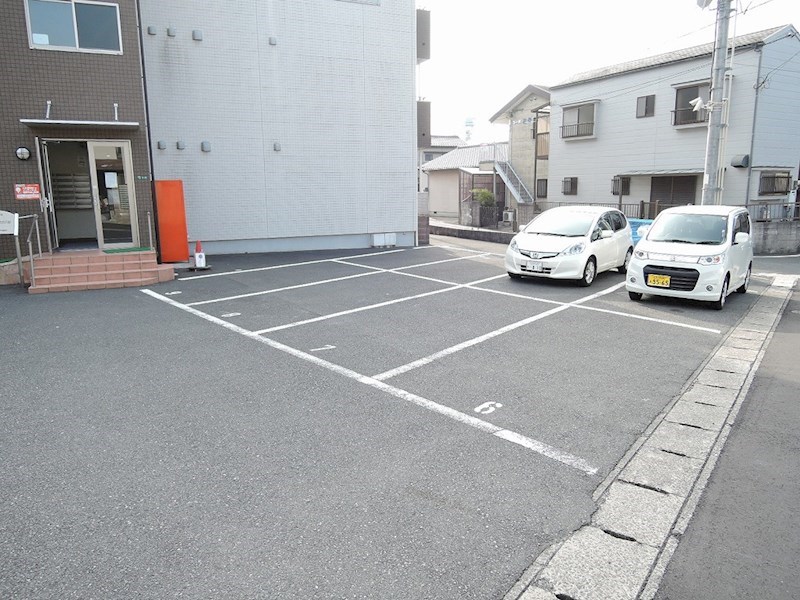 ベルリーフMOZU 駐車場