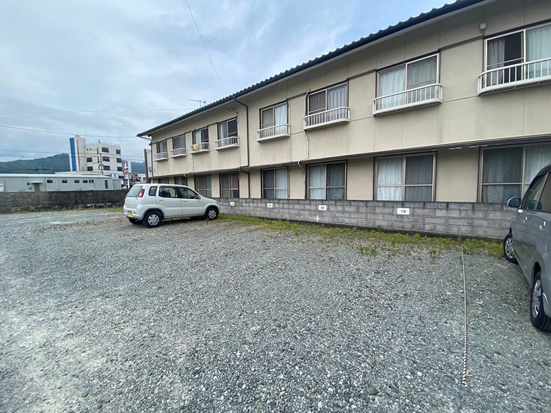 三津木アパートB 駐車場