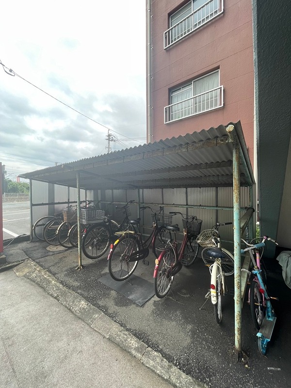 エメラルドマンション牧山A棟 駐車場