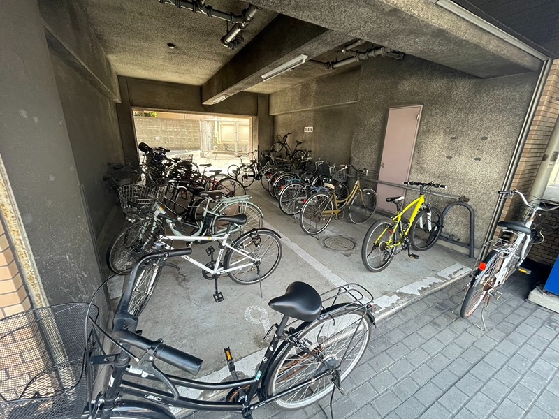 日神パレステージ九工大 駐車場