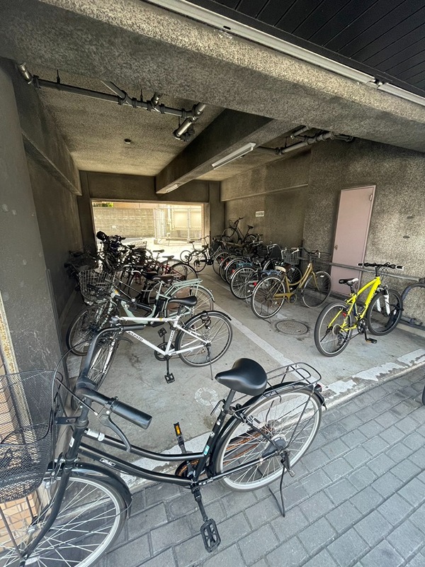 日神パレステージ九工大 駐車場