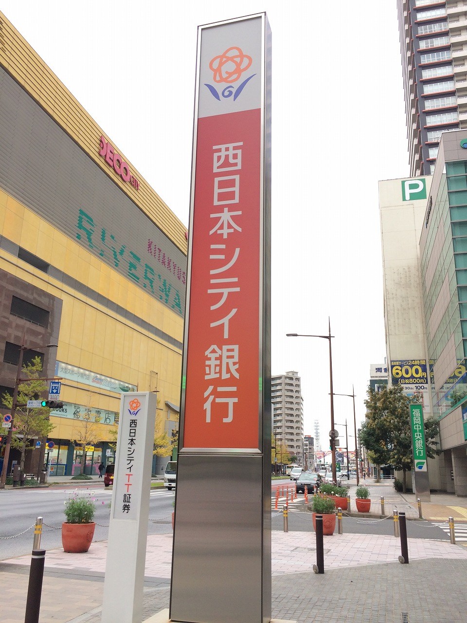 浅生二丁目駐車場 銀行