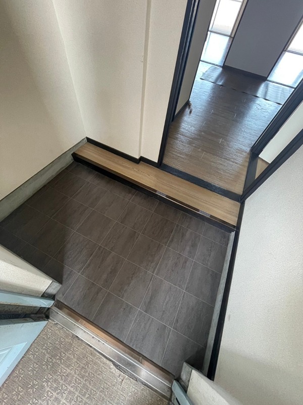 小西ビル 玄関