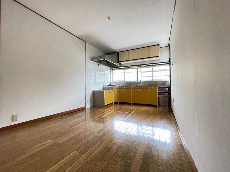 湯川新町一丁目12番貸家 リビング
