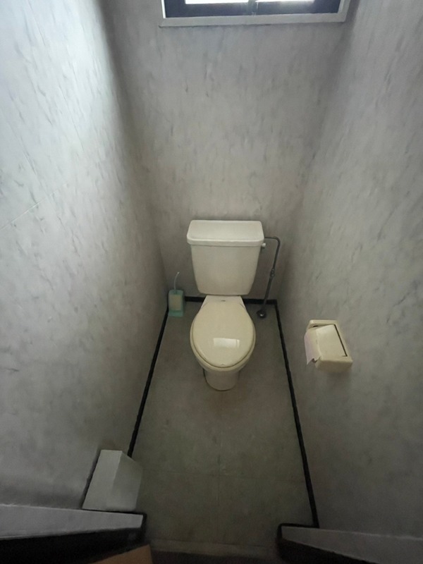 葛原本町一丁目13番貸店舗 トイレ