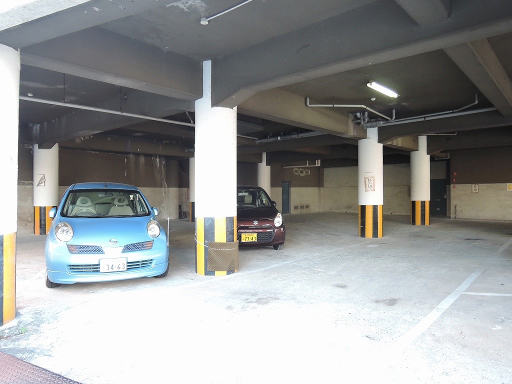 ビーアールマンション 駐車場