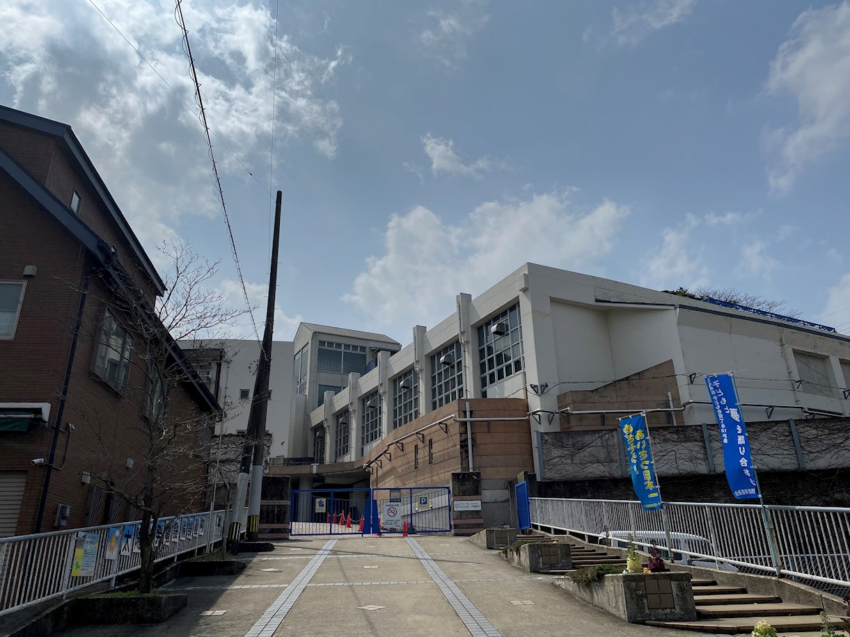 長谷一丁目17番貸家 小学校