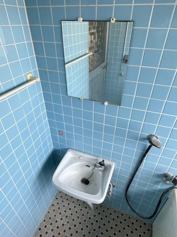 碇アパート 洗面所