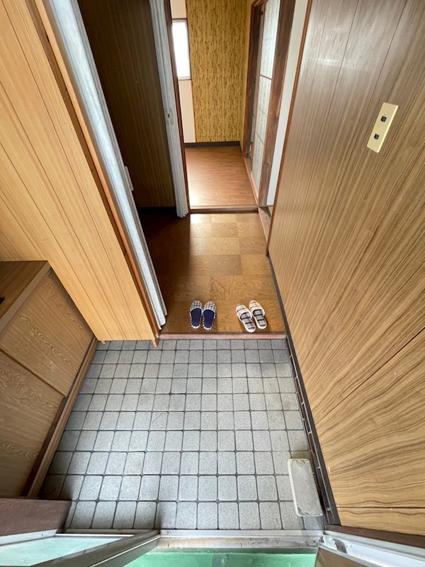 碇アパート 玄関