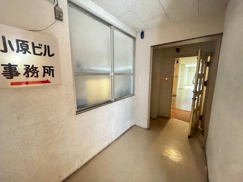 第二小原ビル 玄関