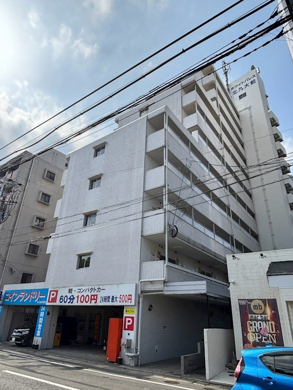 ホワイトパレス北九大前 外観