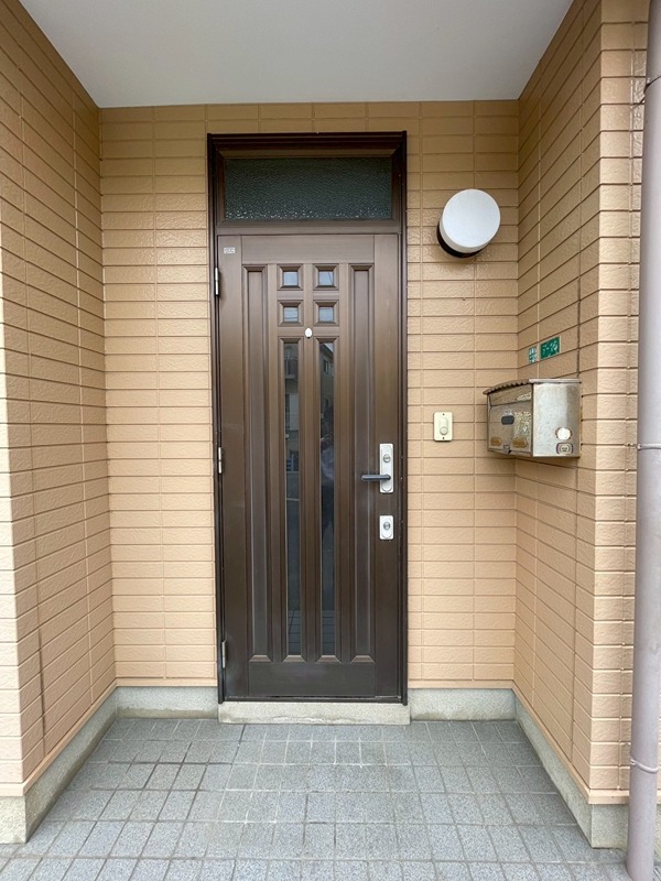 クレオ高須 玄関