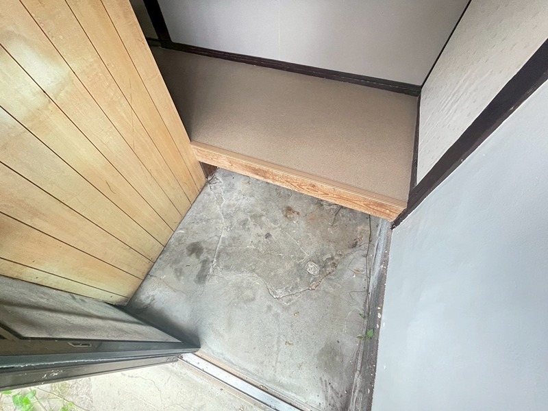 勝山一丁目10番貸家 玄関